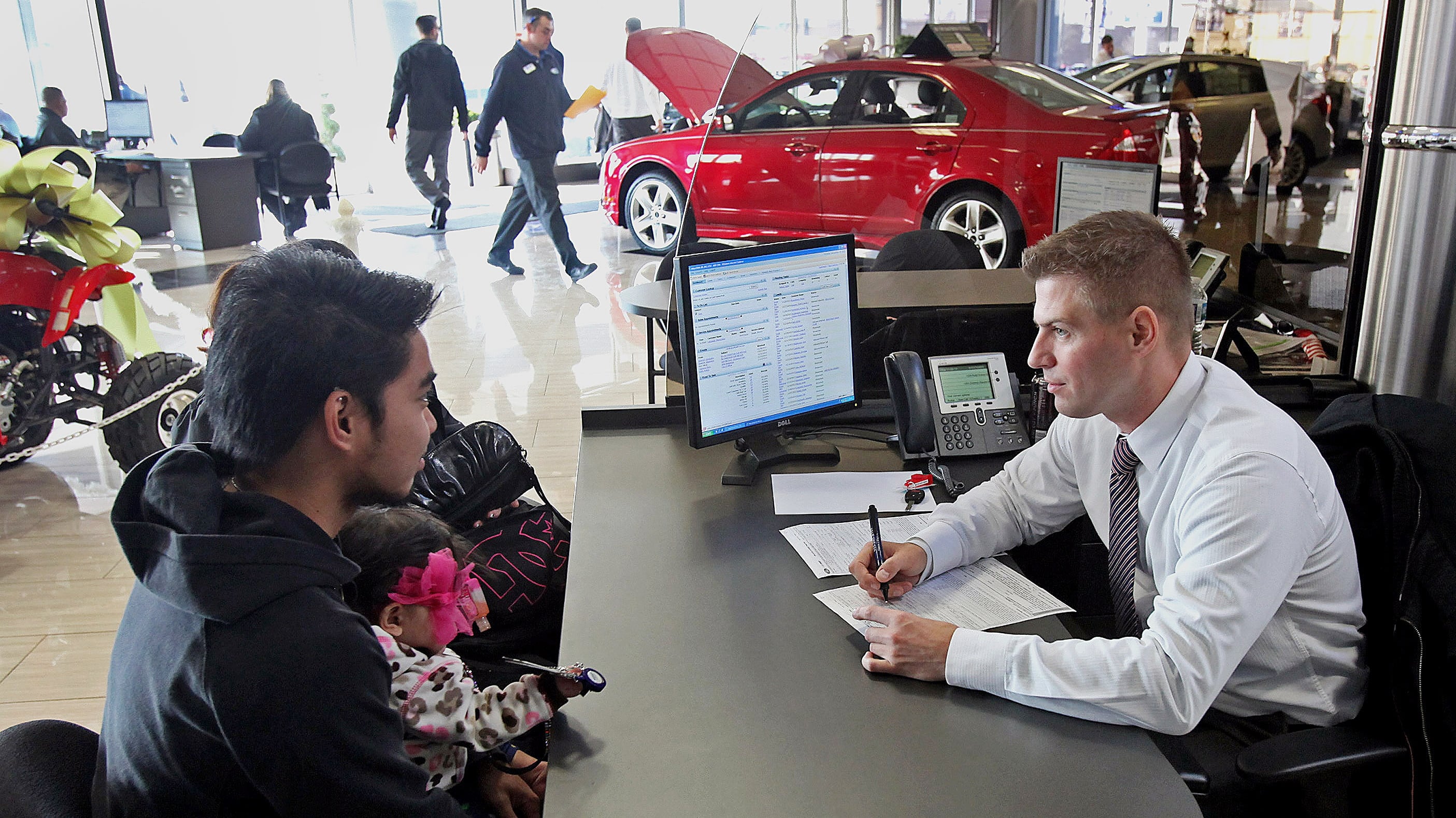 Customers who paid cash or who got a direct loan accounted for 20.4 percent of U.S. retail volume in the third quarter of 2012, down from 21.8 percent a year earlier and from 22.8 percent in the third quarter of 2010, according to Power Information Network.